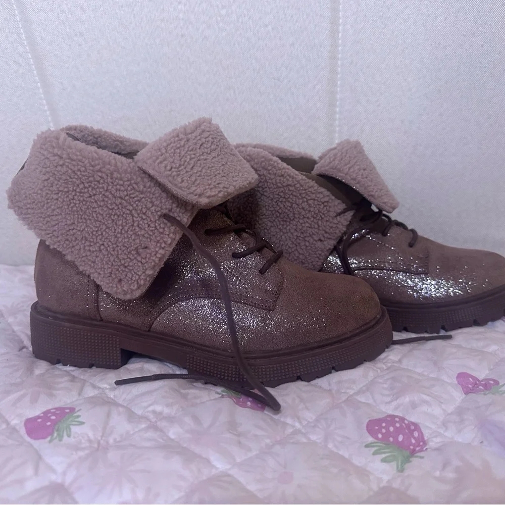 Steve Madden never worn